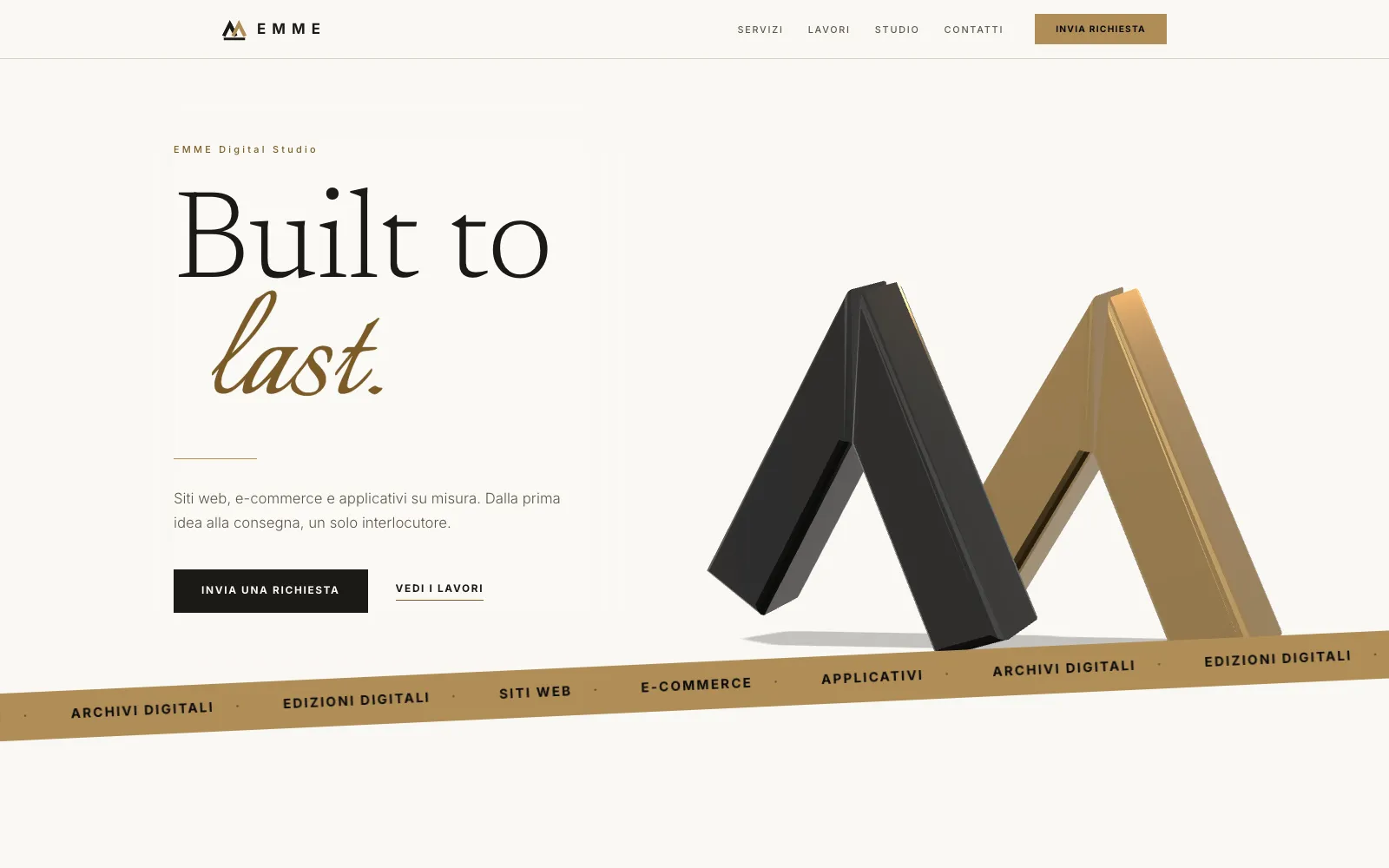L’apertura di emmedigitalstudio.it: il titolo «Built to last.» accanto al monogramma M in 3D, nero e ottone, sopra al nastro dei servizi.